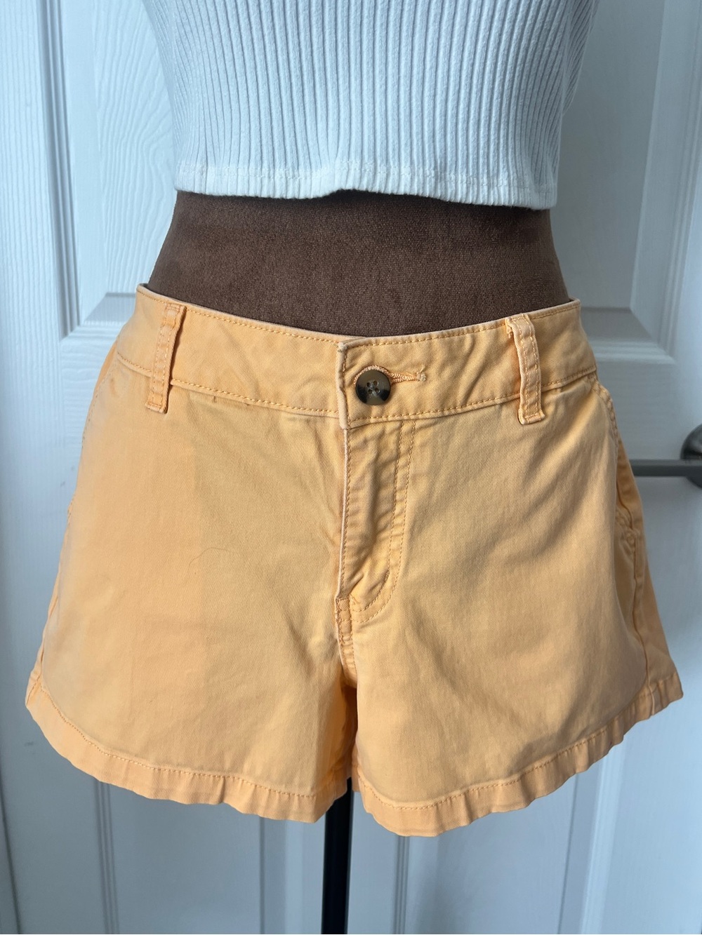 a.n.a Women's Orange mid rise Shorts